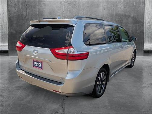2019 Toyota Sienna LE