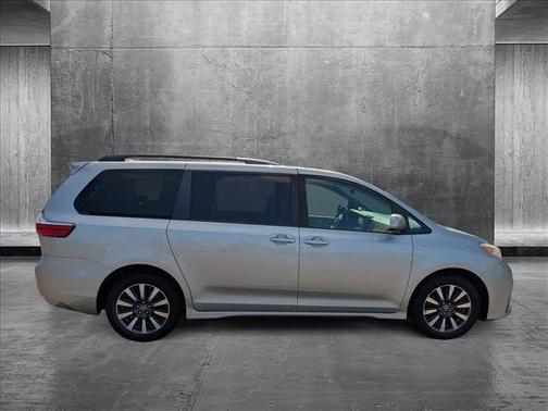 2019 Toyota Sienna LE
