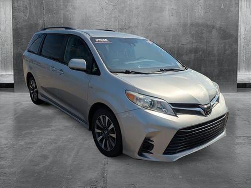 2019 Toyota Sienna LE