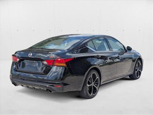 2023 Nissan Altima SR FWD