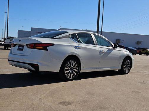 2025 Nissan Altima SV FWD