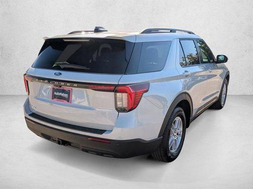 Space White Metallic 2026 Ford Explorer Active (200A)