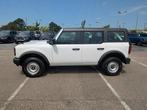 2025 Ford Bronco Base 4 Door 4x4