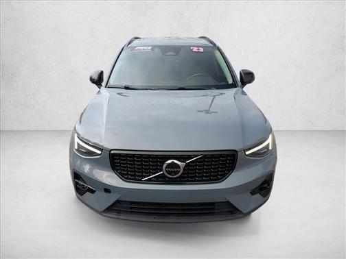 2023 Volvo XC40 B5 Ultimate Dark Theme