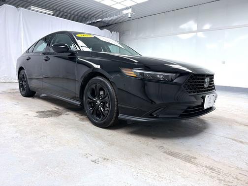 Crystal Black Pearl 2025 Honda Accord
