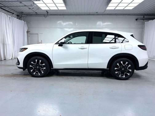 Platinum White Pearl 2026 Honda HR-V