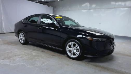 Crystal Black Pearl 2025 Honda Accord