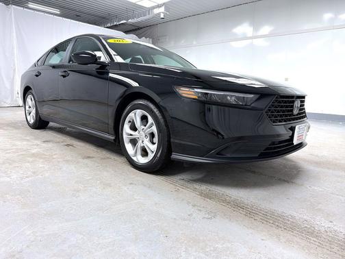 Crystal Black Pearl 2025 Honda Accord