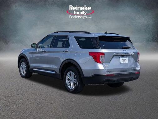 ICONIC SILVER METALLIC 2023 Ford Explorer XLT