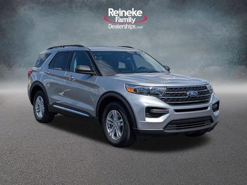 ICONIC SILVER METALLIC 2023 Ford Explorer XLT