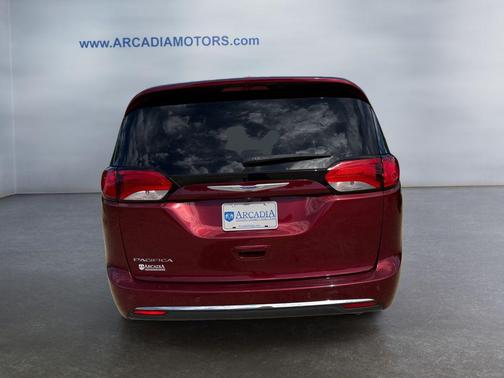 Velvet Red Pearlcoat 2019 Chrysler Pacifica Touring L