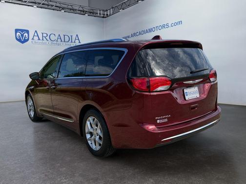 Velvet Red Pearlcoat 2019 Chrysler Pacifica Touring L