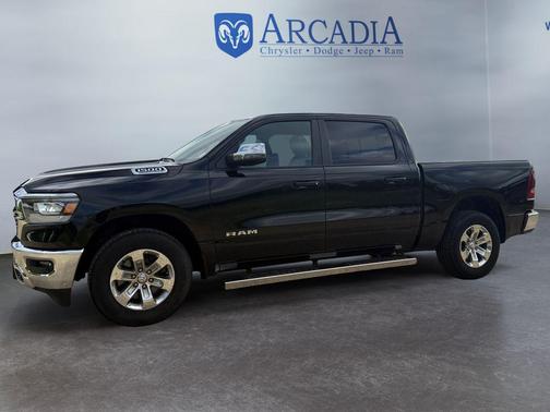 Diamond Black Crystal Pearlcoat 2023 RAM 1500 Laramie