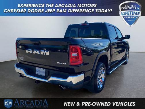 Diamond Black Crystal Pearlcoat 2025 RAM 1500 Big Horn/Lone Star