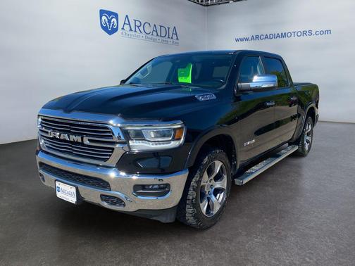 Diamond Black Crystal Pearlcoat 2021 RAM 1500 Laramie