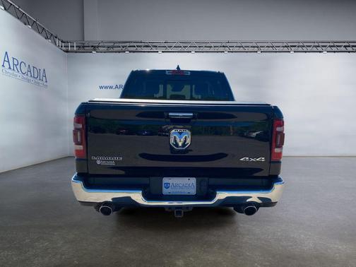 Diamond Black Crystal Pearlcoat 2021 RAM 1500 Laramie
