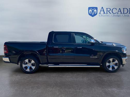 Diamond Black Crystal Pearlcoat 2021 RAM 1500 Laramie