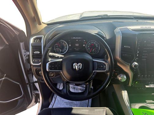 Ivory White Tri-Coat Pearlcoat 2021 RAM 1500 Laramie