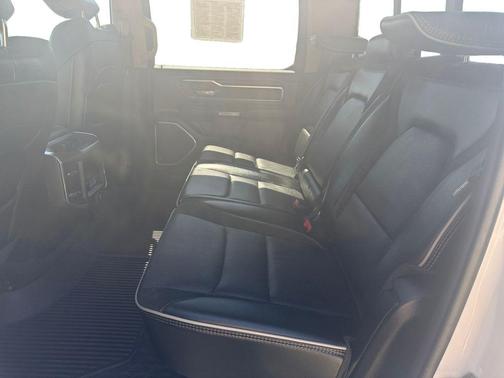 Ivory White Tri-Coat Pearlcoat 2021 RAM 1500 Laramie