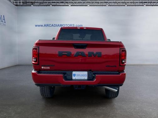 Molten Red Pearlcoat 2026 RAM 2500 Big Horn Crew Cab 4x4 6'4' Box