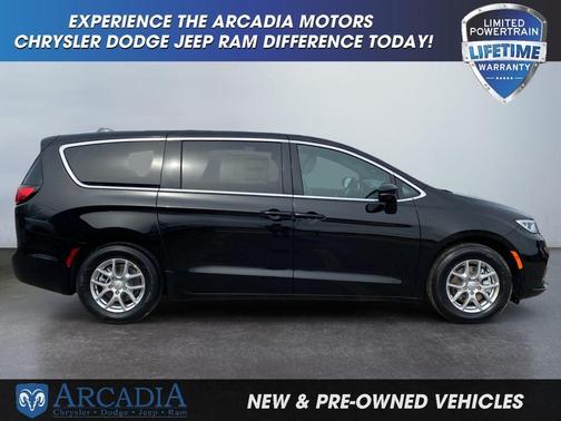 Diamond Black Crystal Pearlcoat 2026 Chrysler Pacifica L