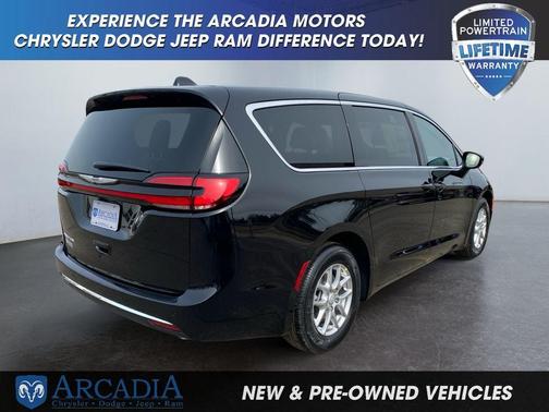 Diamond Black Crystal Pearlcoat 2026 Chrysler Pacifica L