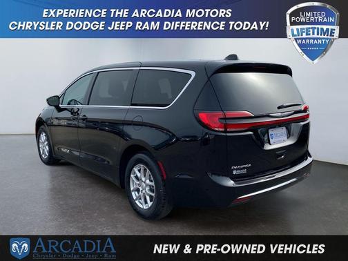 Diamond Black Crystal Pearlcoat 2026 Chrysler Pacifica L