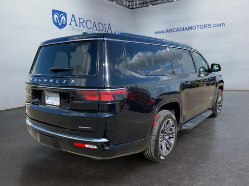 Diamond Black Crystal Pearlcoat 2024 Jeep Wagoneer L Series II 4x4