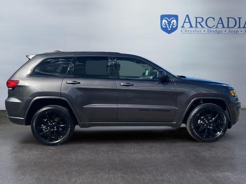 Granite Crystal Metallic Clearcoat 2020 Jeep Grand Cherokee Altitude
