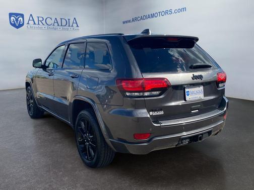 Granite Crystal Metallic Clearcoat 2020 Jeep Grand Cherokee Altitude