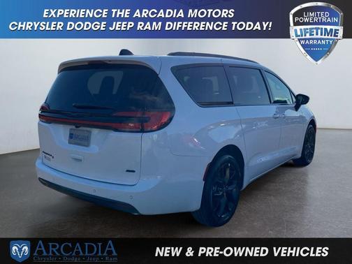 Bright White Clearcoat 2026 Chrysler Pacifica L