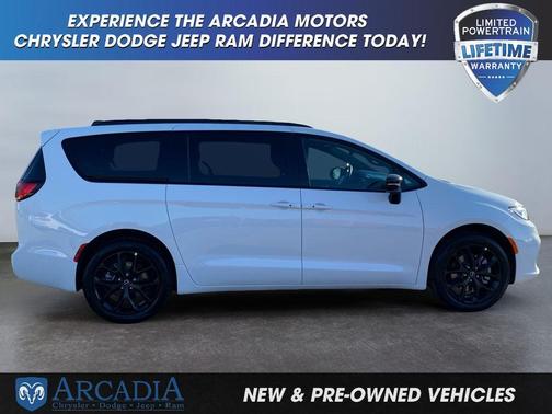 Bright White Clearcoat 2026 Chrysler Pacifica L