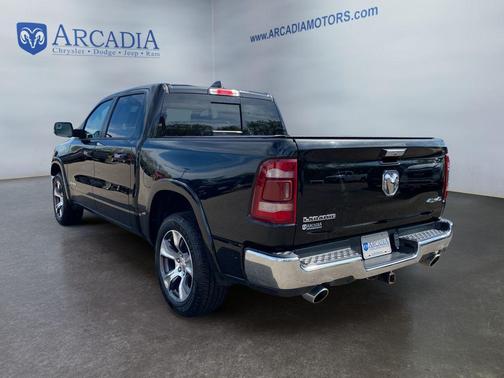 Diamond Black Crystal Pearlcoat 2022 RAM 1500 Laramie