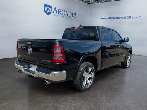 Diamond Black Crystal Pearlcoat 2022 RAM 1500 Laramie