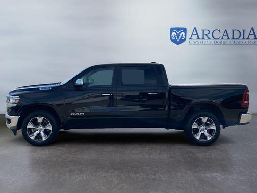Diamond Black Crystal Pearlcoat 2022 RAM 1500 Laramie