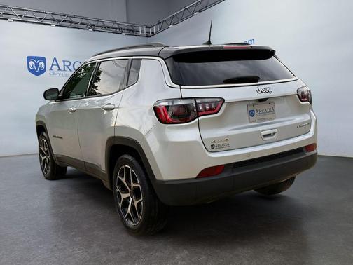 Silver Zynith Metallic Clearcoat 2025 Jeep Compass Limited