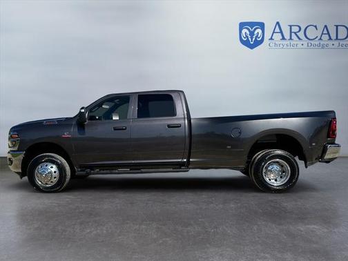 2025 RAM 3500 Tradesman Crew Cab 4x4 8' Box