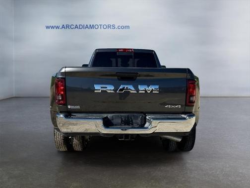 2025 RAM 3500 Tradesman Crew Cab 4x4 8' Box
