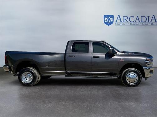 2025 RAM 3500 Tradesman Crew Cab 4x4 8' Box