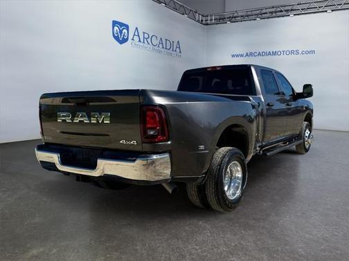 2025 RAM 3500 Tradesman Crew Cab 4x4 8' Box