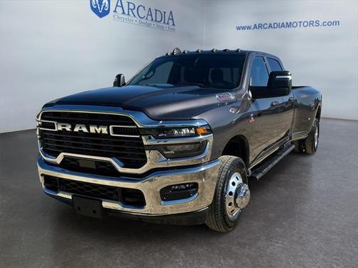 2025 RAM 3500 Tradesman Crew Cab 4x4 8' Box