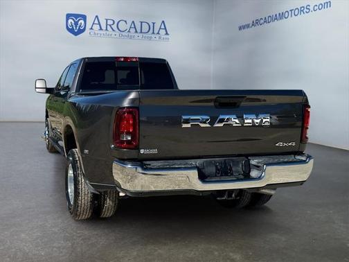 2025 RAM 3500 Tradesman Crew Cab 4x4 8' Box