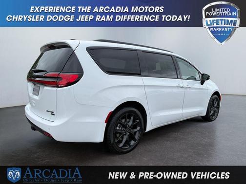 Bright White Clearcoat 2027 Chrysler Pacifica Limited