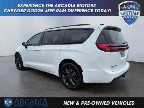 Bright White Clearcoat 2027 Chrysler Pacifica Limited