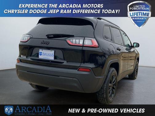 Diamond Black Crystal Pearlcoat 2023 Jeep Cherokee Altitude