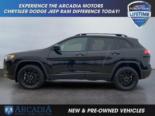 Diamond Black Crystal Pearlcoat 2023 Jeep Cherokee Altitude