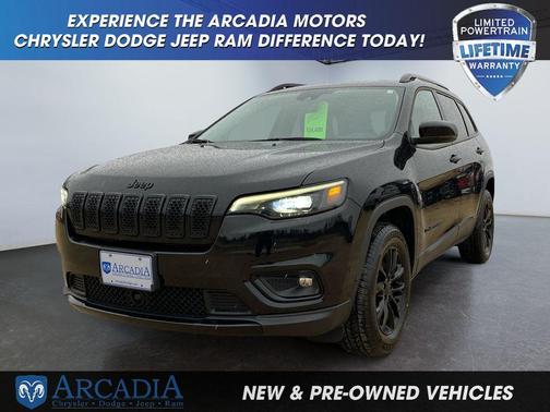 Diamond Black Crystal Pearlcoat 2023 Jeep Cherokee Altitude
