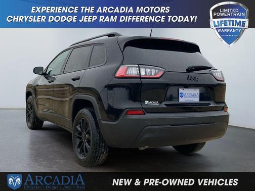 Diamond Black Crystal Pearlcoat 2023 Jeep Cherokee Altitude