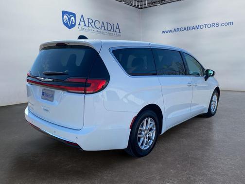 Bright White Clearcoat 2023 Chrysler Pacifica Touring L