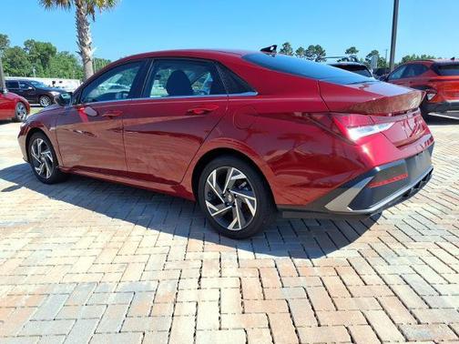 Red 2025 Hyundai ELANTRA SEL Convenience